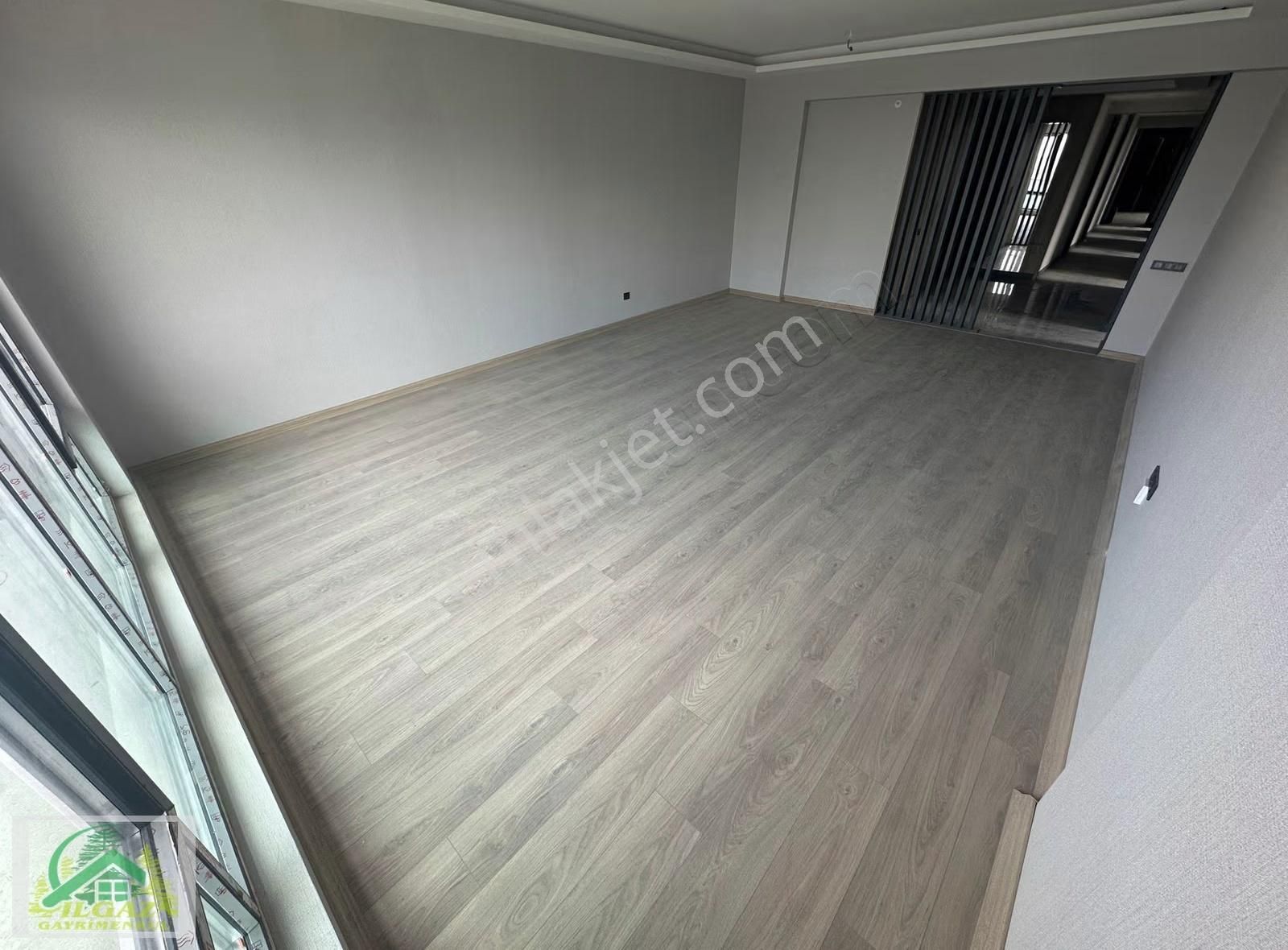 Ovacık'ta Bulvar Üzerinde Kat'ta 220m² Lüx Fırsat Site Dairesi ! - Görsel 3