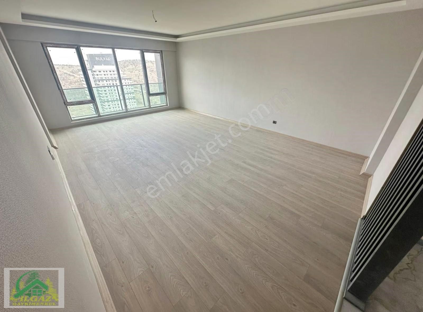 Ovacık'ta Bulvar Üzerinde Kat'ta 220m² Lüx Fırsat Site Dairesi ! - Görsel 32