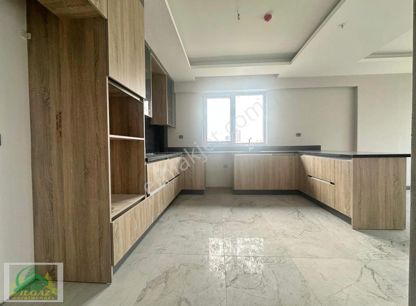 Ovacık'ta Bulvar Üzerinde Kat'ta 220m² Lüx Fırsat Site Dairesi ! - Görsel 26