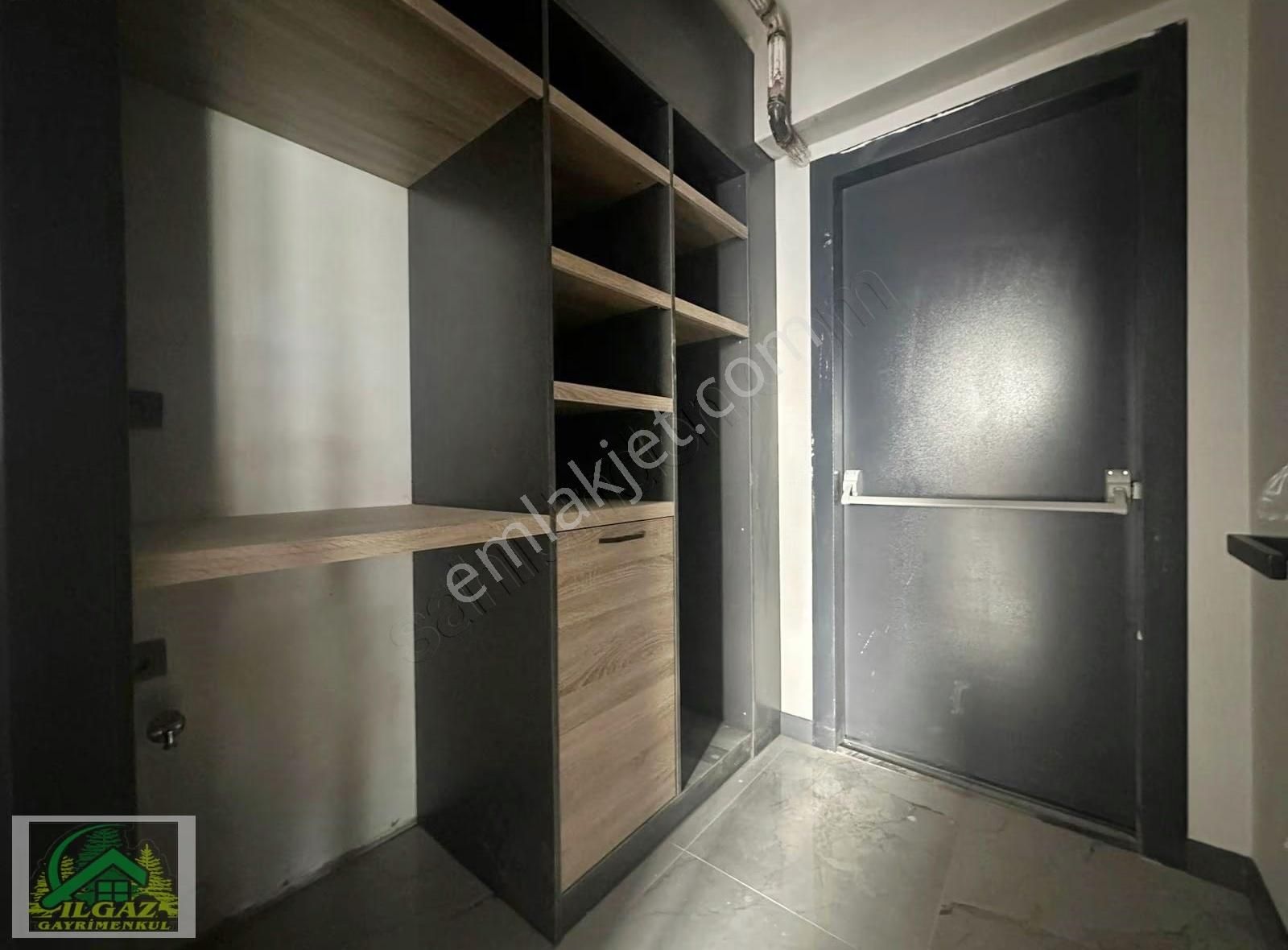 Ovacık'ta Bulvar Üzerinde Kat'ta 220m² Lüx Fırsat Site Dairesi ! - Görsel 9