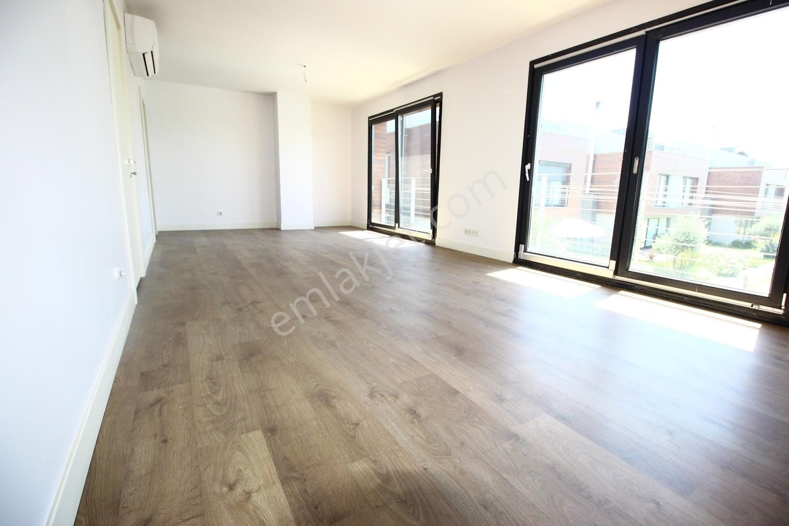 Tamiş'den Tuzla Marine Villalarında Havuzlu 5+2 Triplex Villa - Görsel 2