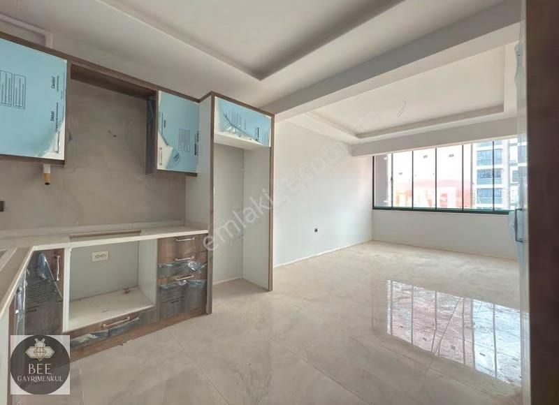 Bee'den Geniş Oturum 1+1 Kiralık