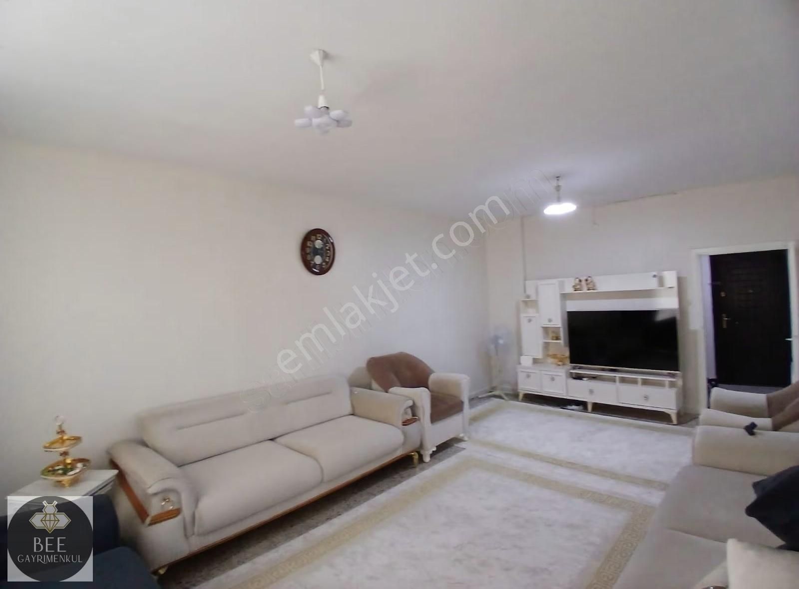 Mesudiyede Cadde Üzeri Geniş Kiralık 3+1