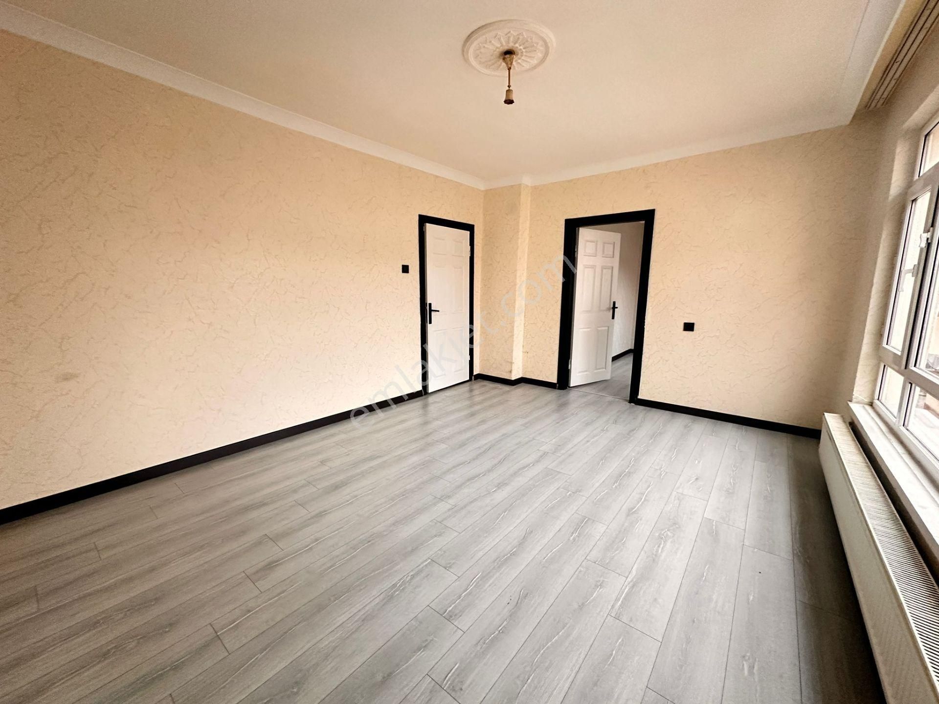 Çiçekli Yunus Emre Caddesi Yanı 2+1 Katta Süper Lüks Kaçmaz - Görsel 4