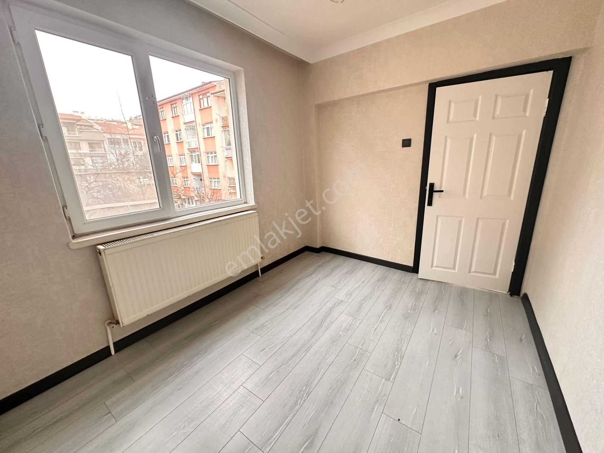 Çiçekli Yunus Emre Caddesi Yanı 2+1 Katta Süper Lüks Kaçmaz - Görsel 10