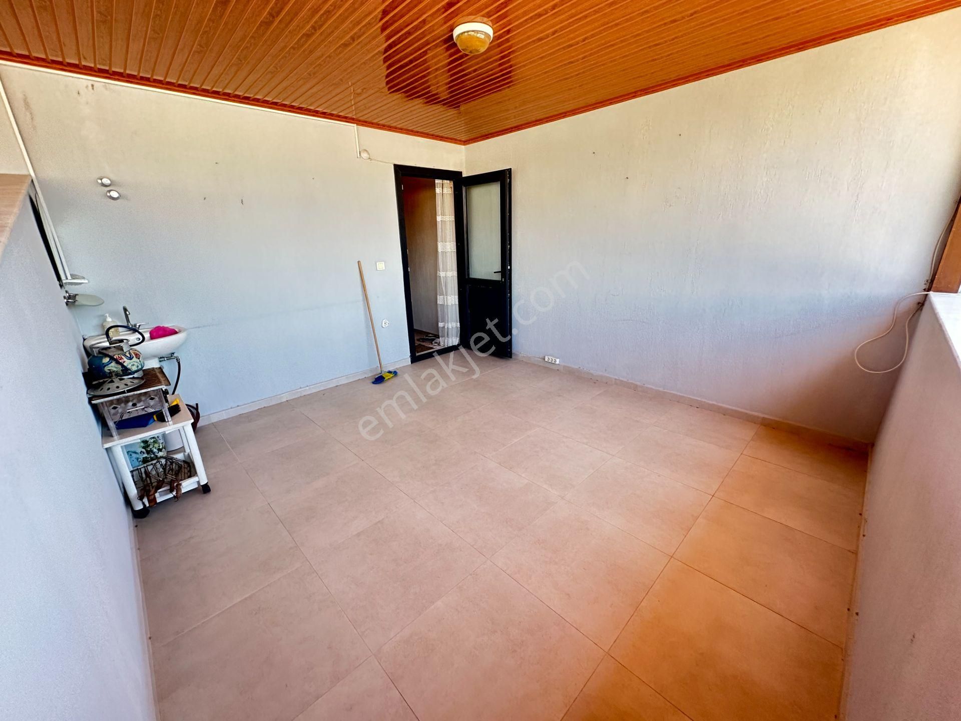 İzmir Seferihisar Ürkmez'de Plaja 300m Ayrı Mutfaklı Satılık 4+1 Tripleks Villa - Görsel 22