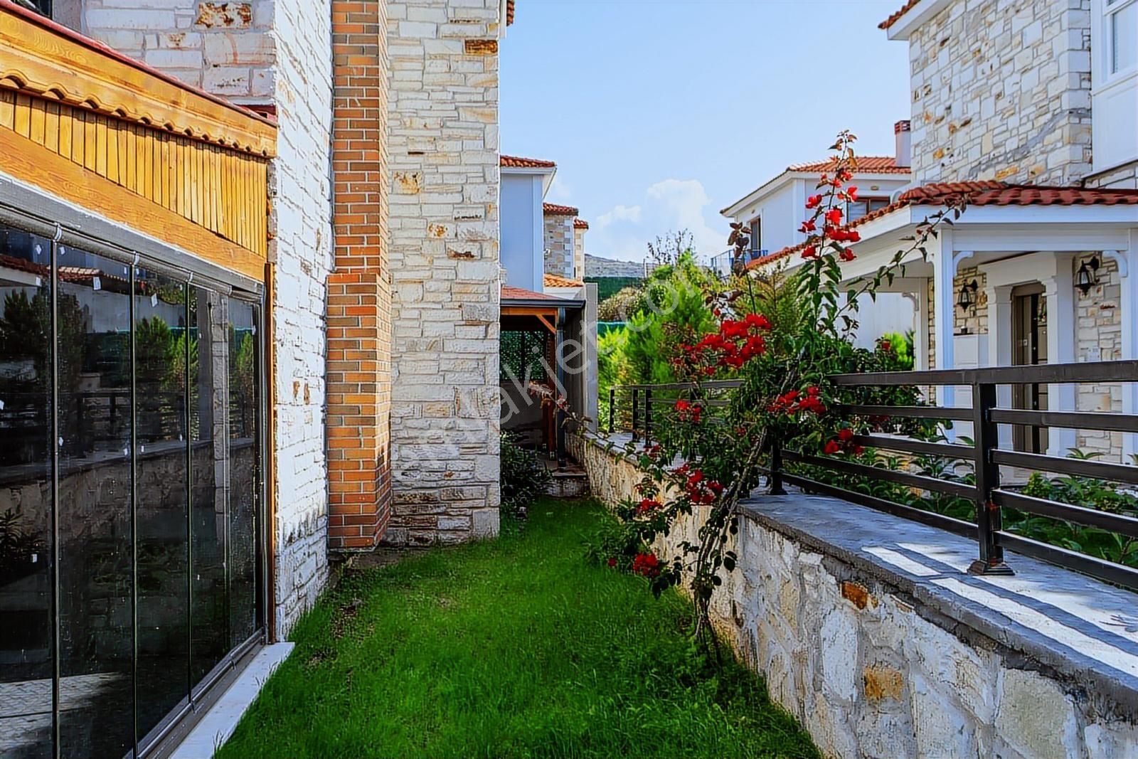 Foça Atatürk Mah. Satılık Müstakil Bahçeli 2+1 Dubleks Villa - Görsel 4