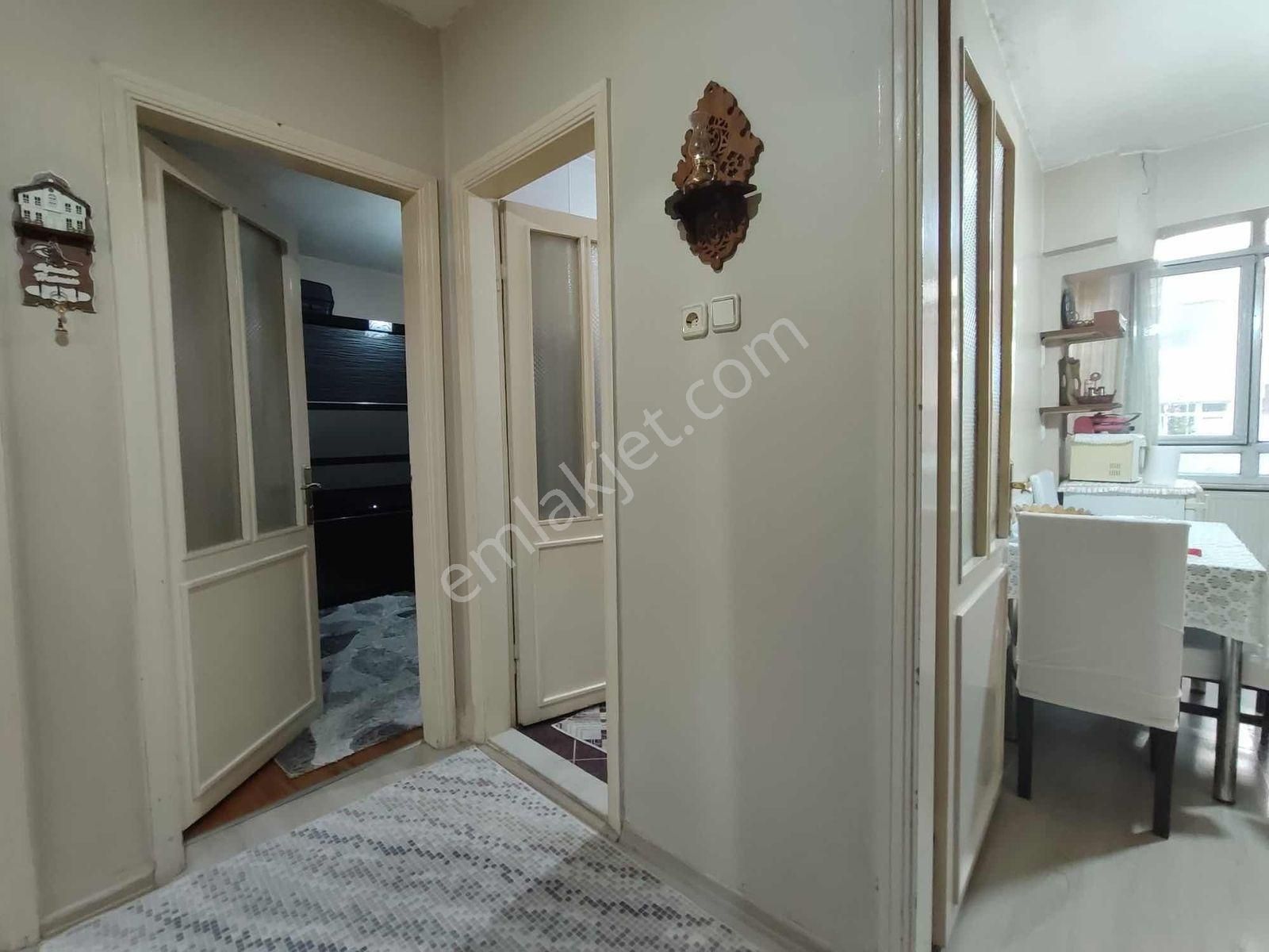 Cennet Mahallesinde 2+1 Metrobüse 50 M 1.kat 85m2 - Görsel 24