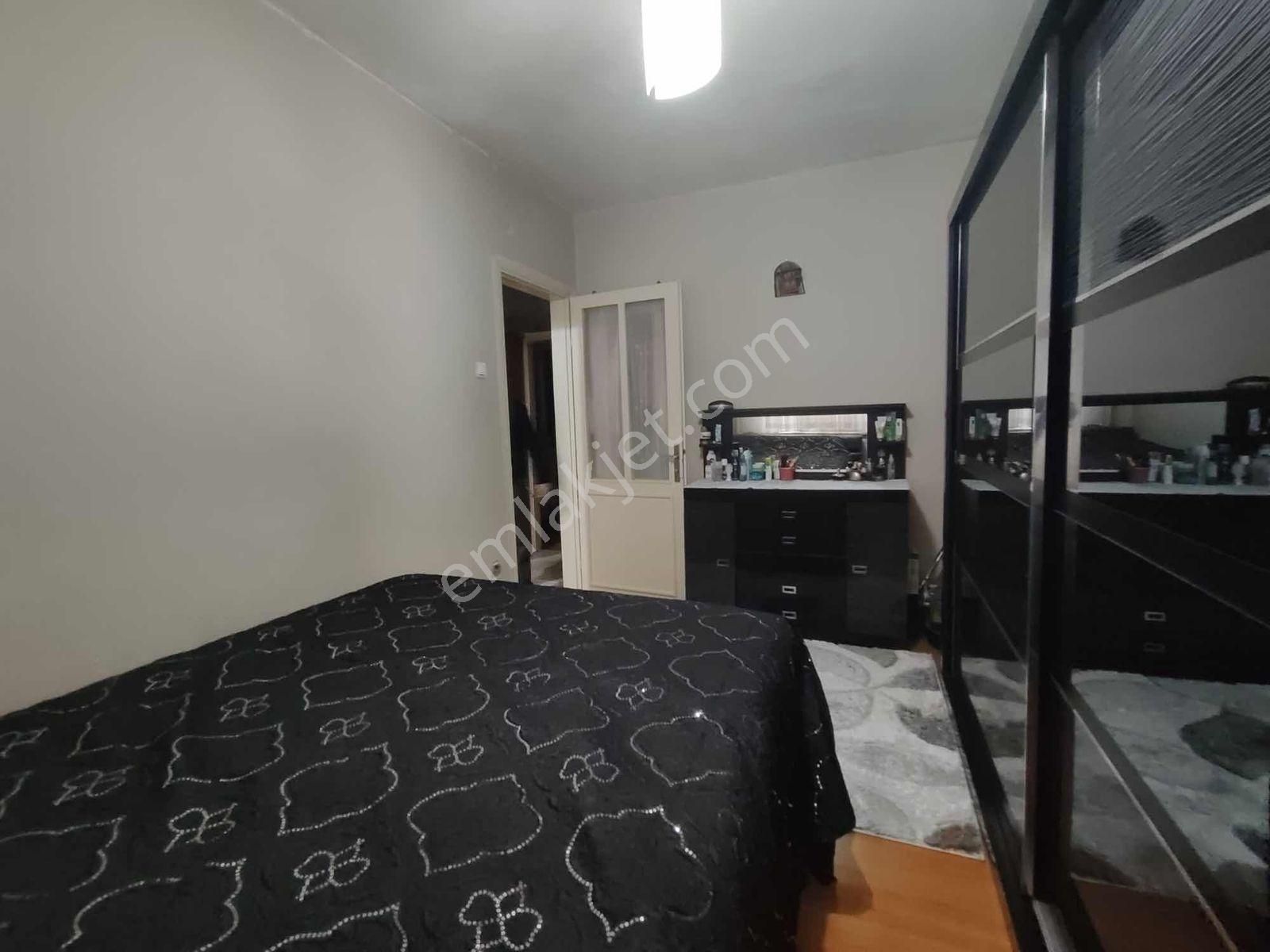 Cennet Mahallesinde 2+1 Metrobüse 50 M 1.kat 85m2 - Görsel 2