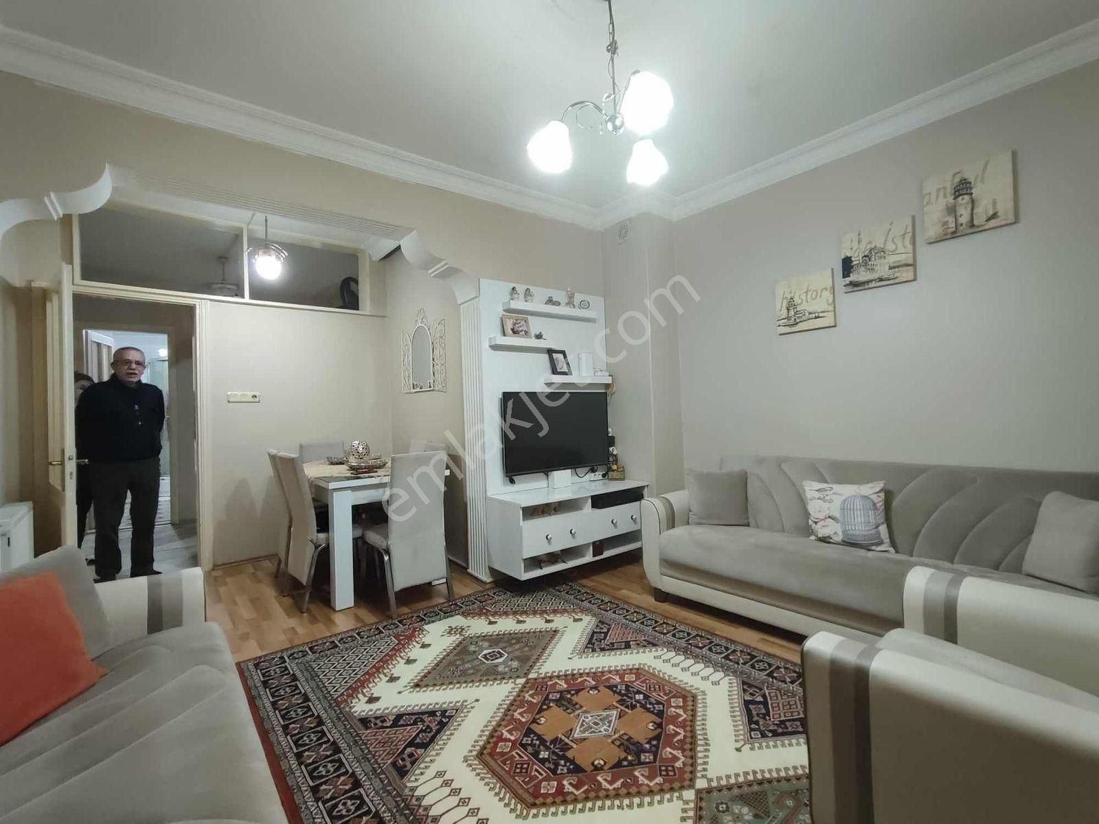 Cennet Mahallesinde 2+1 Metrobüse 50 M 1.kat 85m2 - Görsel 27