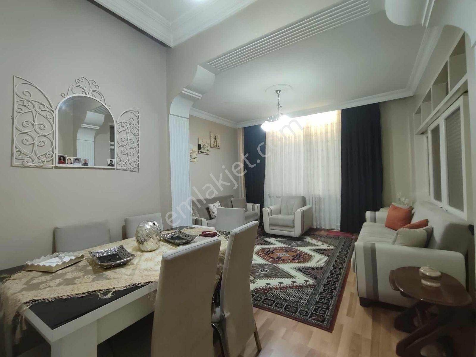 Cennet Mahallesinde 2+1 Metrobüse 50 M 1.kat 85m2 - Görsel 12