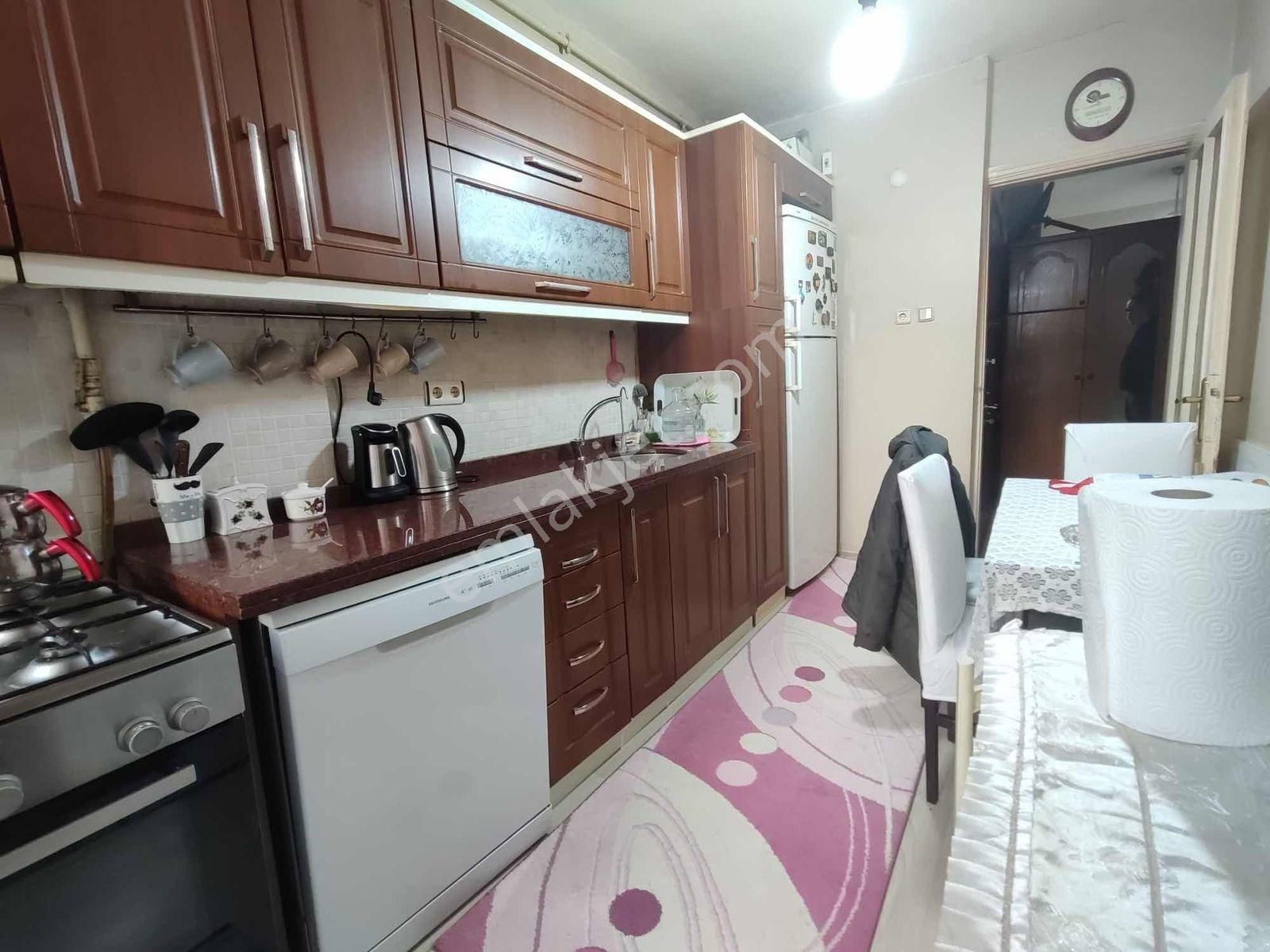 Cennet Mahallesinde 2+1 Metrobüse 50 M 1.kat 85m2 - Görsel 5