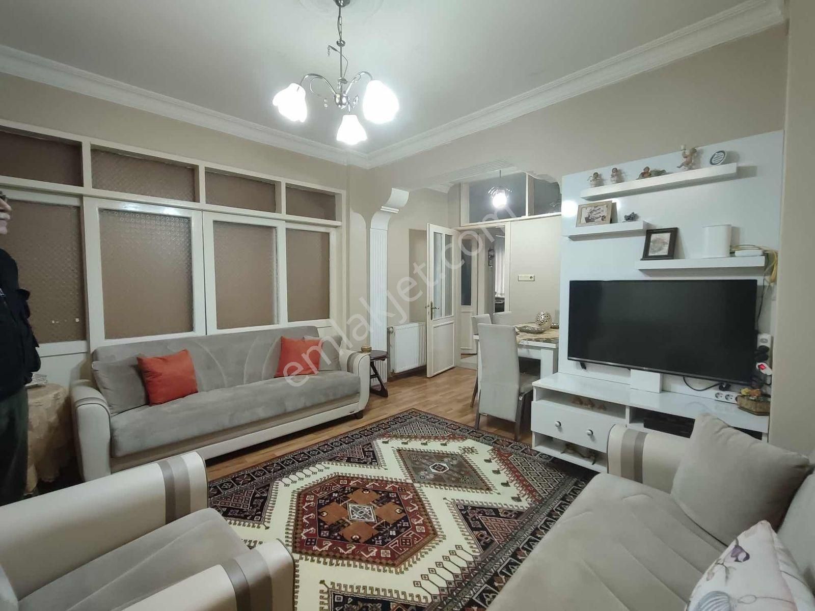 Cennet Mahallesinde 2+1 Metrobüse 50 M 1.kat 85m2 - Görsel 15