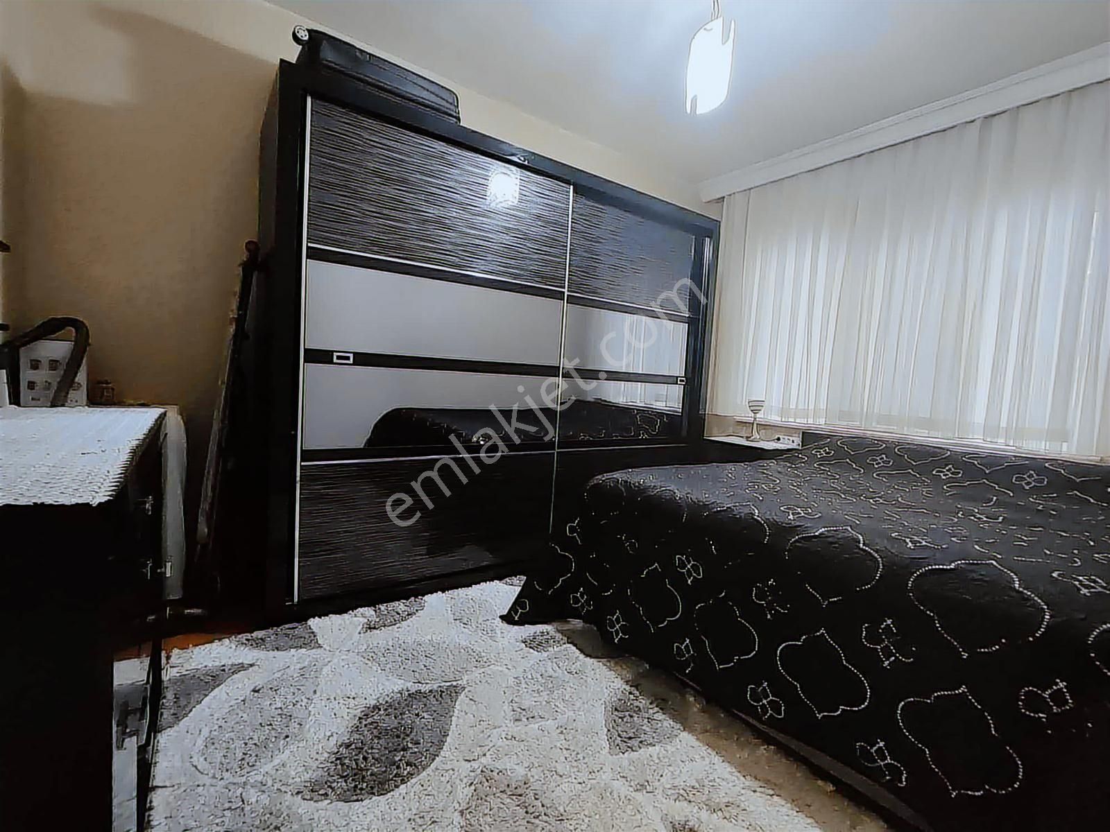 Cennet Mahallesinde 2+1 Metrobüse 50 M 1.kat 85m2 - Görsel 22