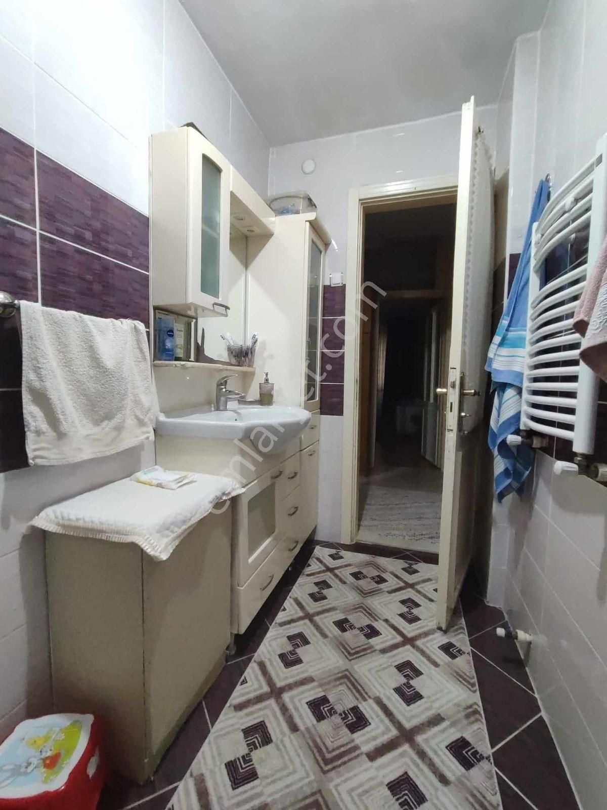 Cennet Mahallesinde 2+1 Metrobüse 50 M 1.kat 85m2 - Görsel 4