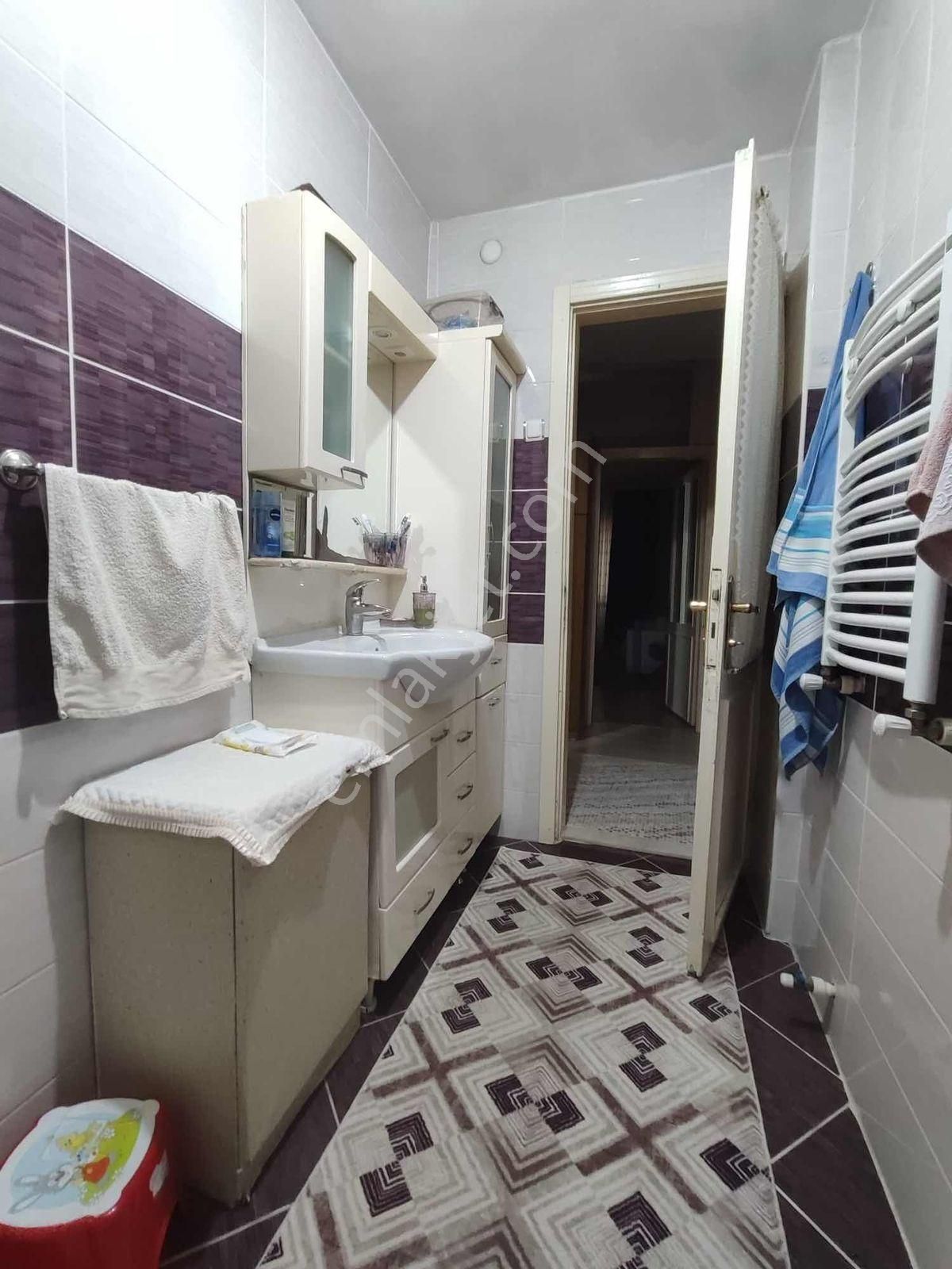 Cennet Mahallesinde 2+1 Metrobüse 50 M 1.kat 85m2 - Görsel 10