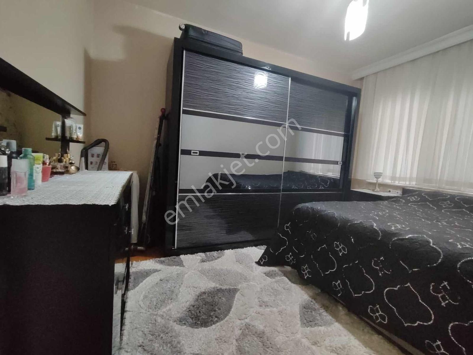 Cennet Mahallesinde 2+1 Metrobüse 50 M 1.kat 85m2 - Görsel 13