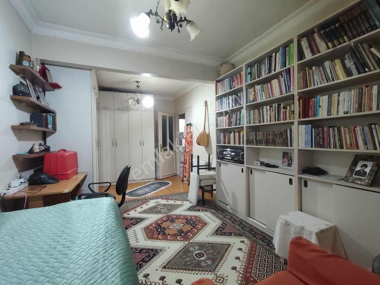 Cennet Mahallesinde 2+1 Metrobüse 50 M 1.kat 85m2 - Görsel 21