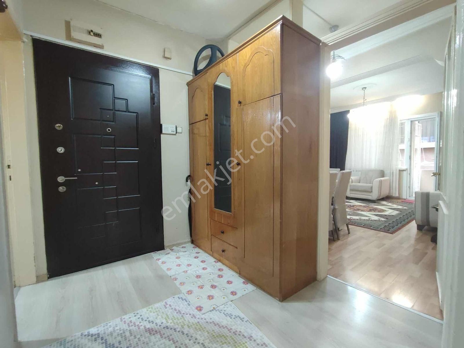 Cennet Mahallesinde 2+1 Metrobüse 50 M 1.kat 85m2 - Görsel 19