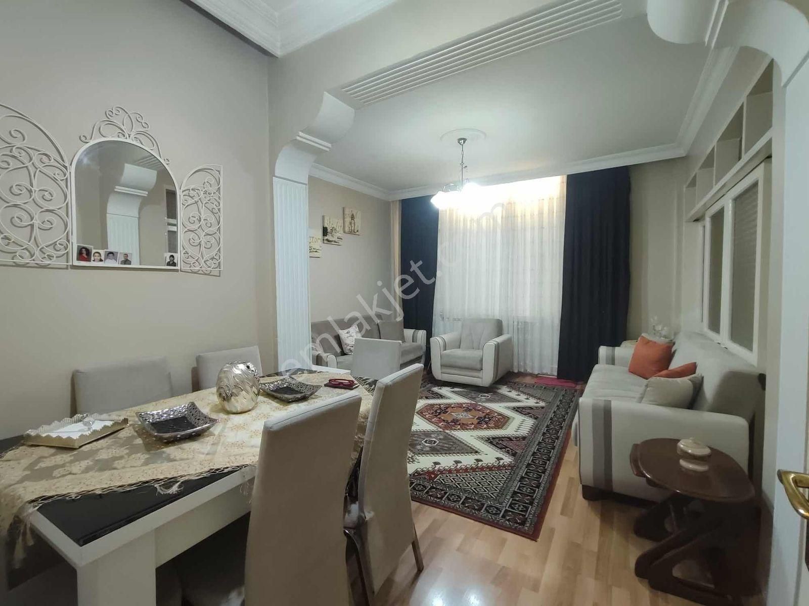 Cennet Mahallesinde 2+1 Metrobüse 50 M 1.kat 85m2 - Görsel 17