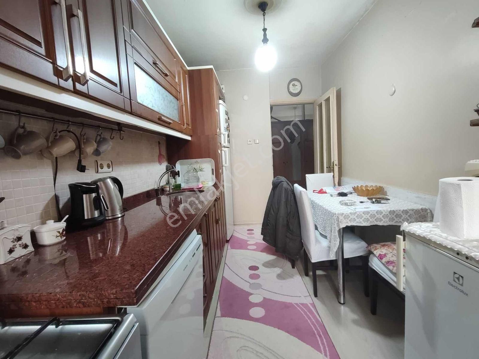 Cennet Mahallesinde 2+1 Metrobüse 50 M 1.kat 85m2 - Görsel 7