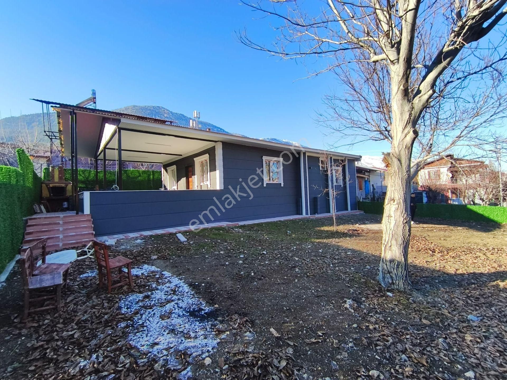 Kar Emlaktan Akçatekir Çarşı Merkezine Yakın 330 M2 Arsa İçinde 3+1 Müstakil Ev