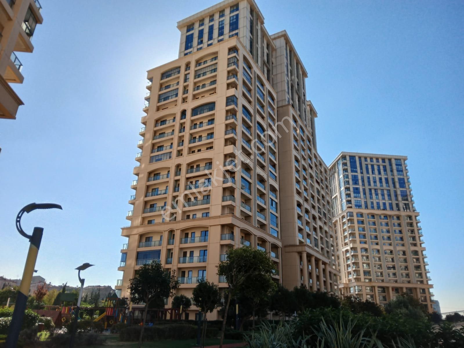 Kiptaş Venezia Mega'da Satılık 1+1 Boş Kare Salon Avm Mnz. Daire - Görsel 35