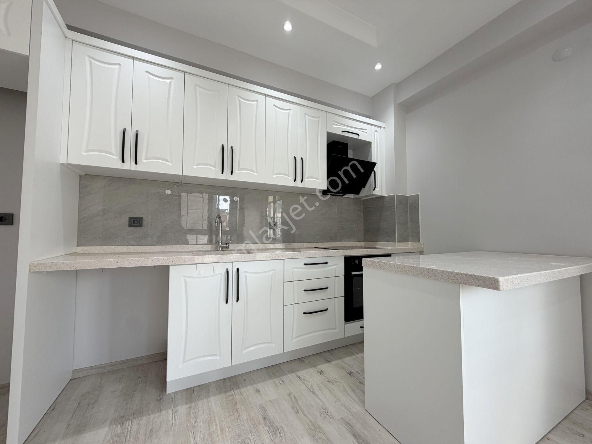 🔴 Güç Gayrimenkul'den Akçay'da Ara Kat Cam Balkonlu Lüx 1 Yaşında 1+1 Daire