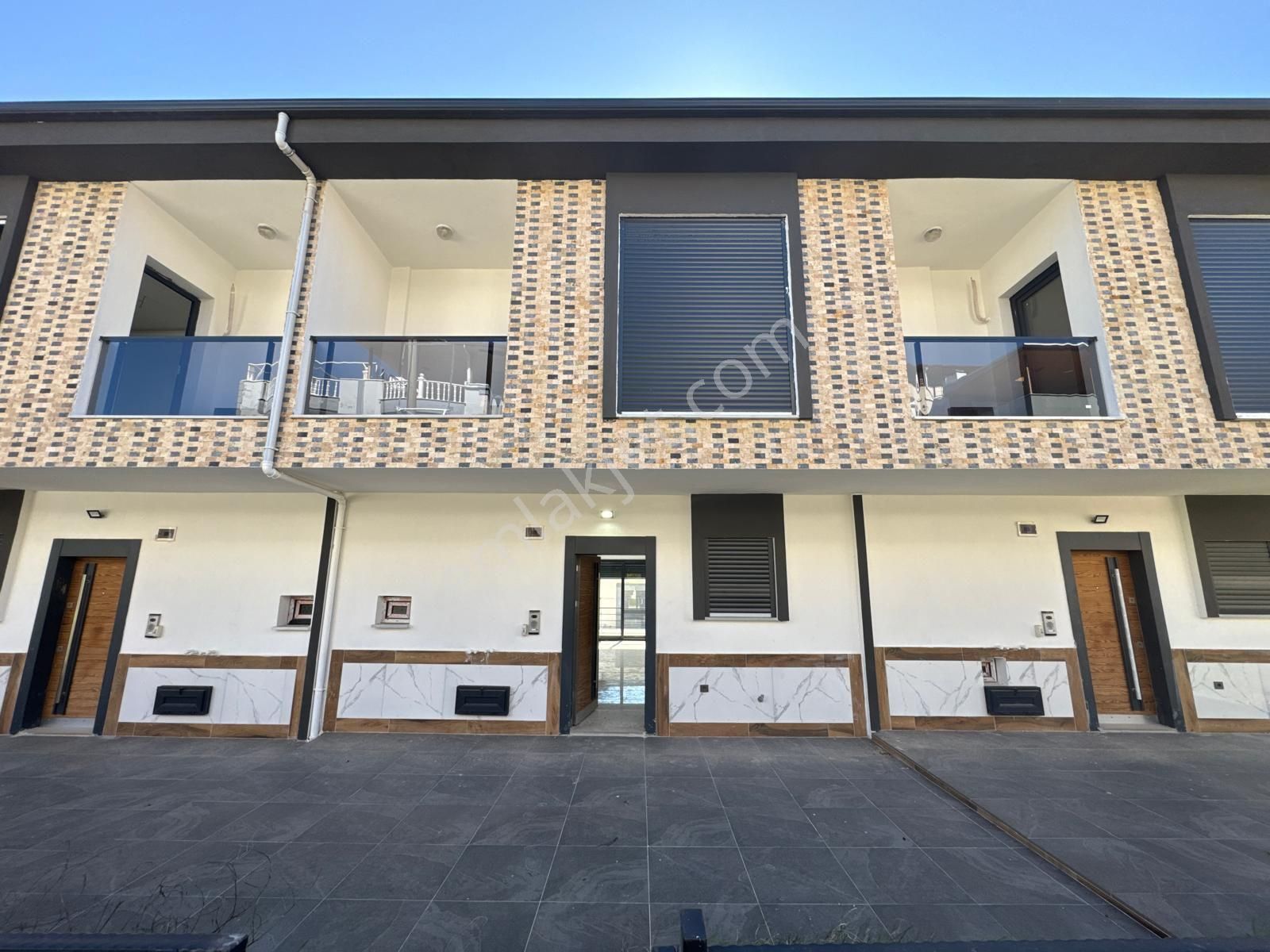 Akçinler Emlaktan Aydın Didim Fevzipaşa Mahallesi Uslu Sitesinde Satılık Bitişik Nizam