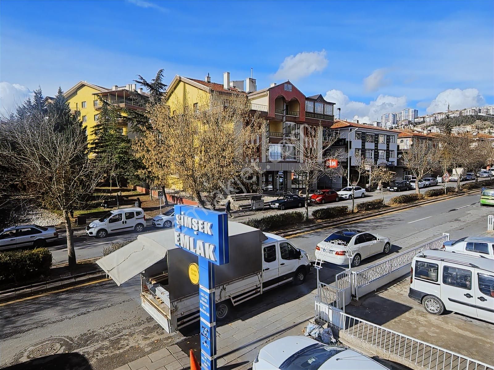 Şimşek Emlak'ten Etlik Ayvalı Da Cadde Üzeri 1. Kat 100 M2 3+1