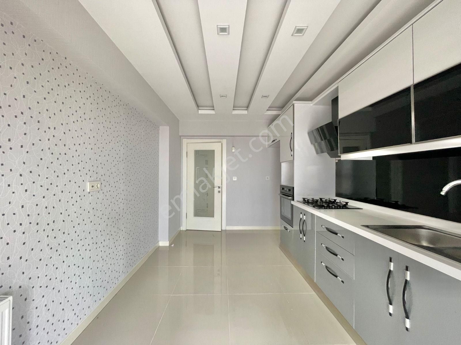 Nam-ak Emlak'tan K.otoparklı Manzaralı Güney C. 3+1 Site Dairesi - Görsel 3