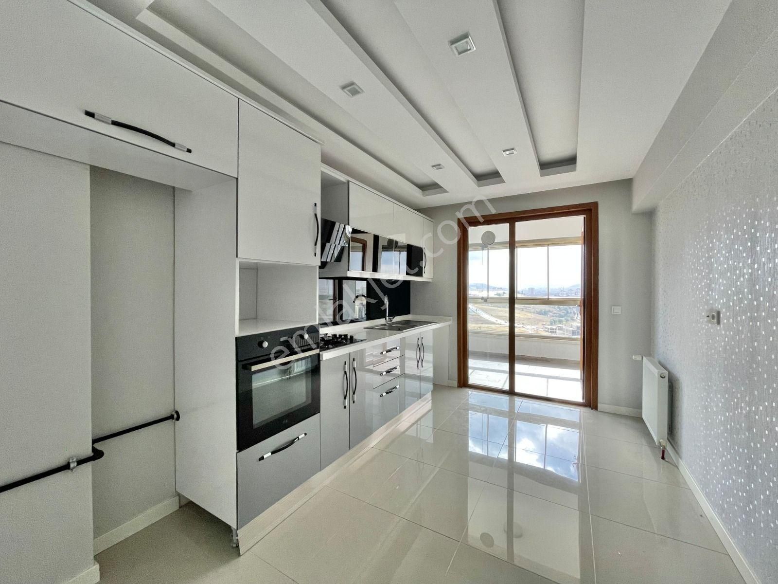 Nam-ak Emlak'tan K.otoparklı Manzaralı Güney C. 3+1 Site Dairesi