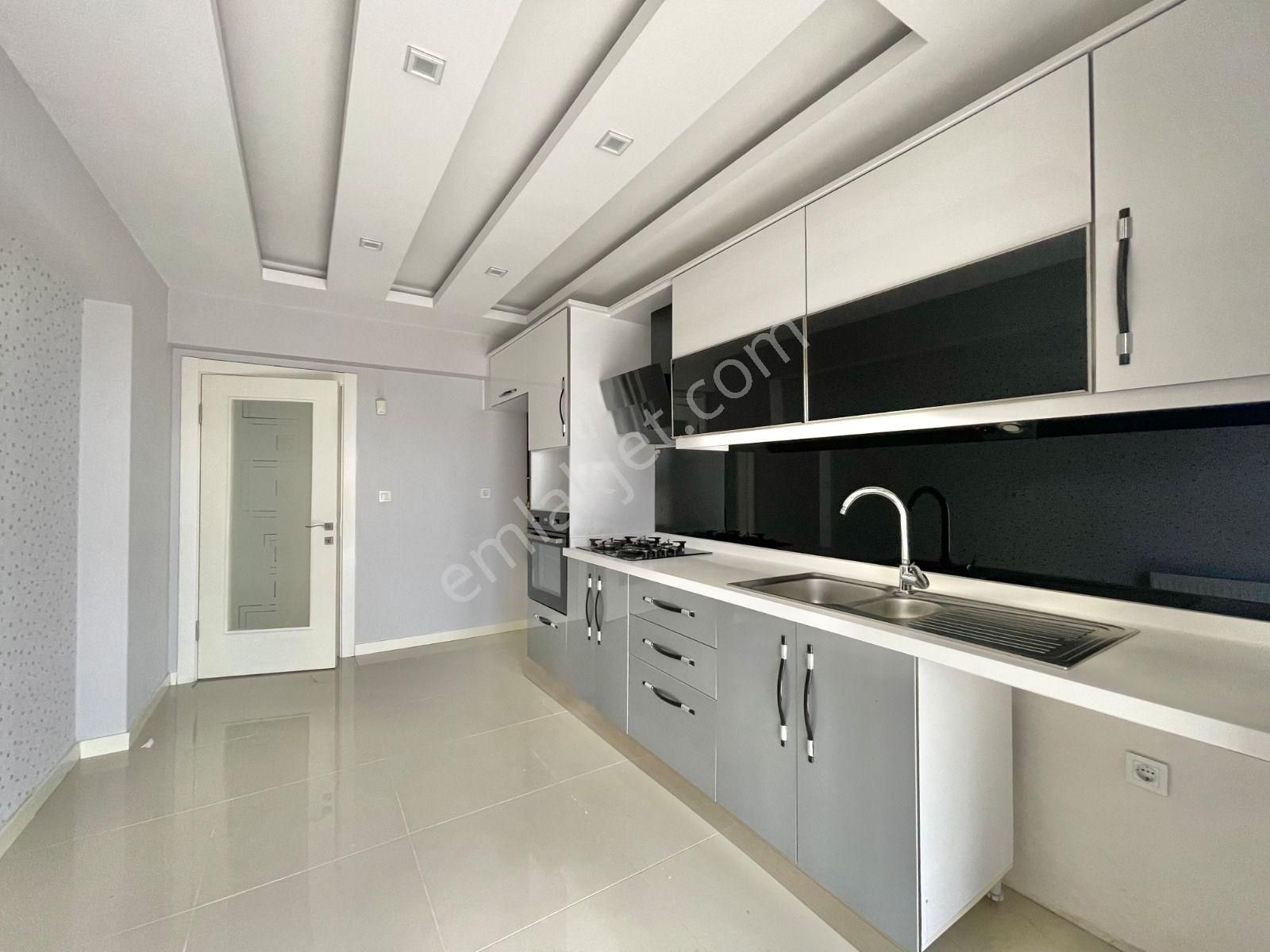 Nam-ak Emlak'tan K.otoparklı Manzaralı Güney C. 3+1 Site Dairesi - Görsel 4