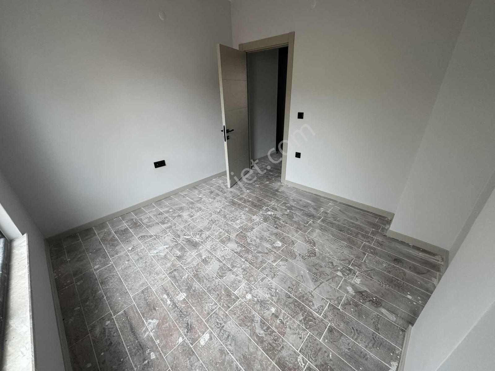 Sütlüce Mh. İçem Kapısı Yanı Arakat Asansörlü Satılık 1+1 Daire - Görsel 14