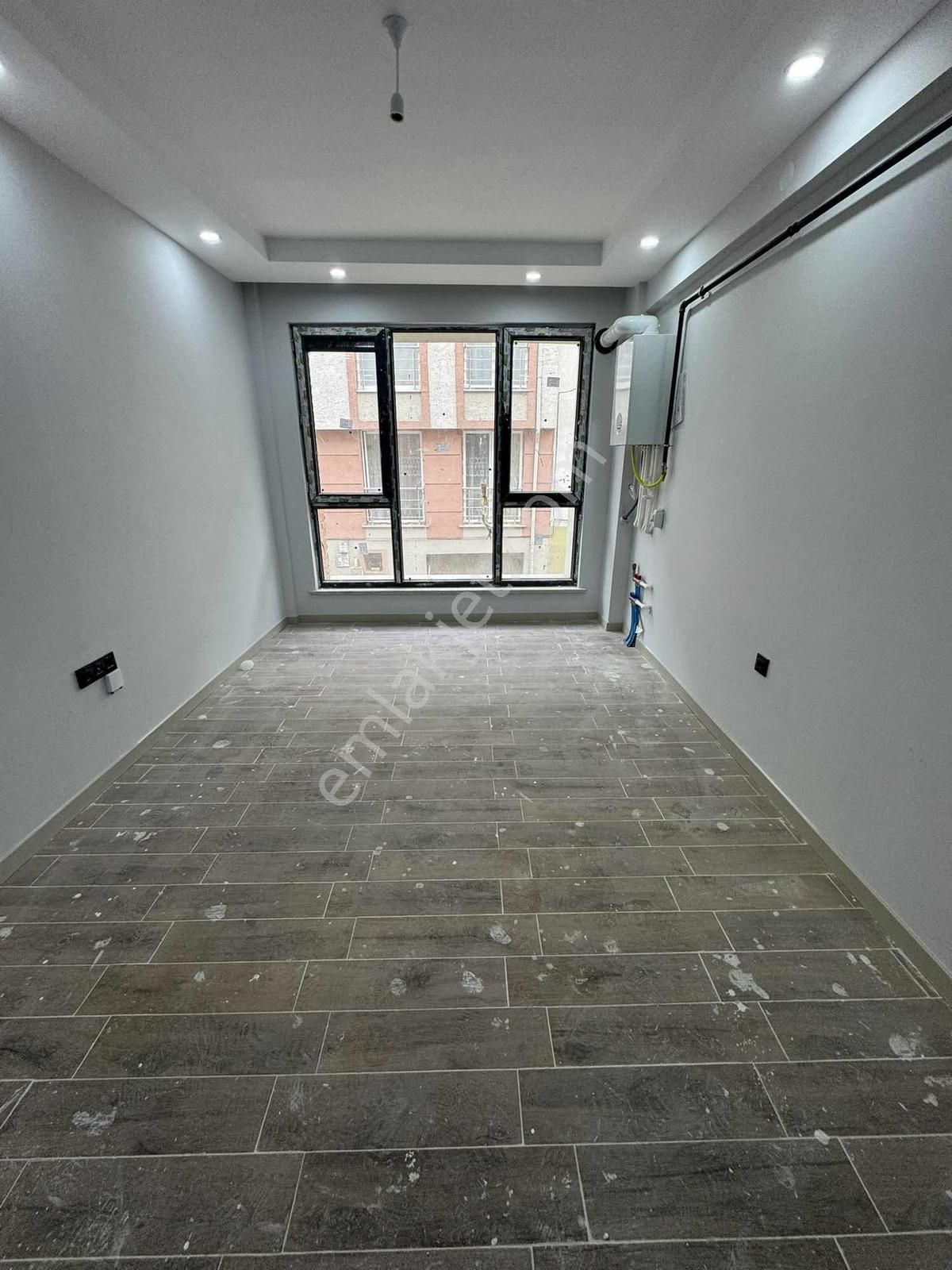Sütlüce Mh. İçem Kapısı Yanı Arakat Asansörlü Satılık 1+1 Daire - Görsel 3