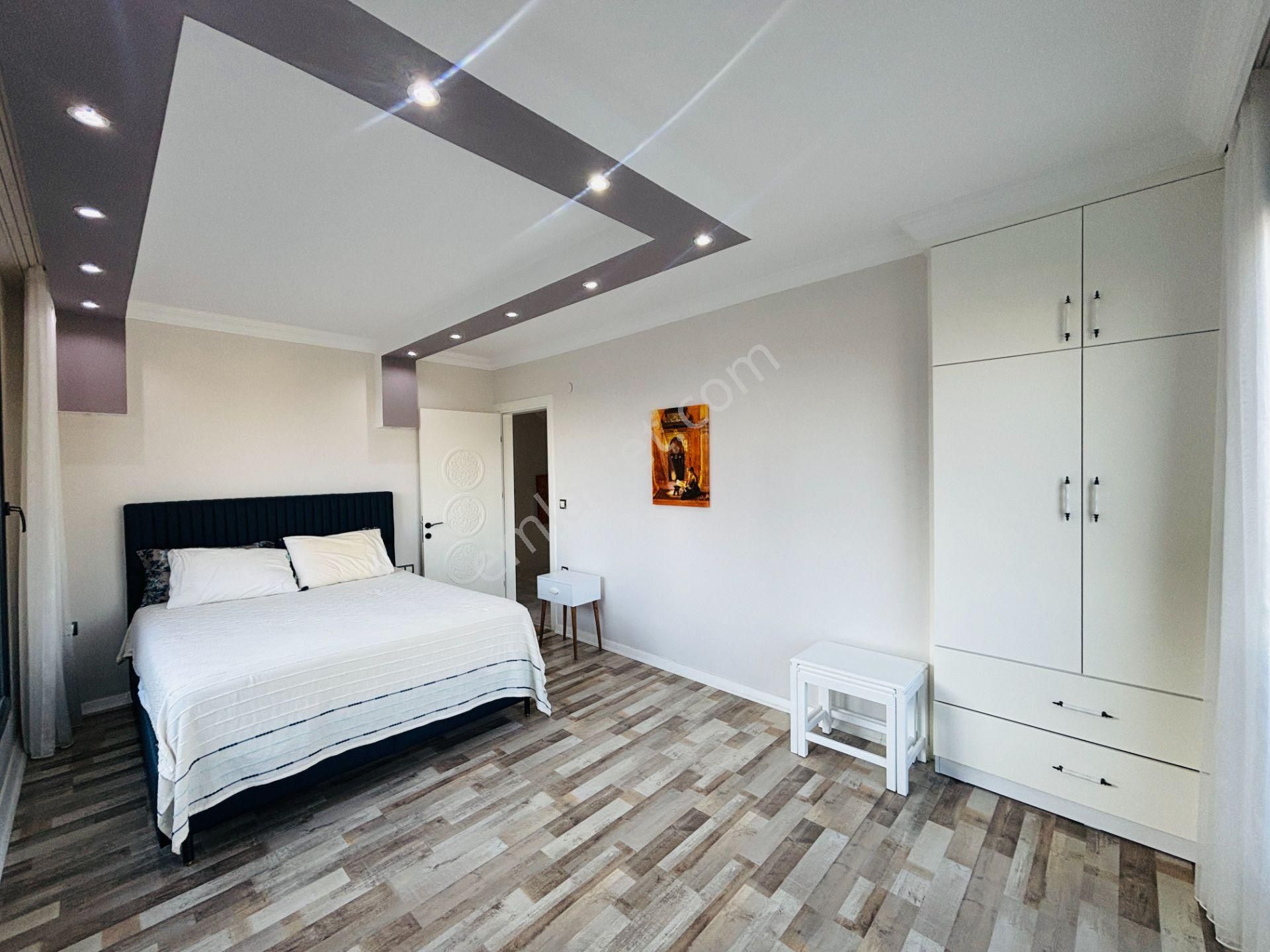 İzmir Seferihisar Atatürk Mahallesi’nde Eşyalı Deniz Manzaralı Havuzlu 4+2 Tripleks Yazlık Villa - Görsel 22