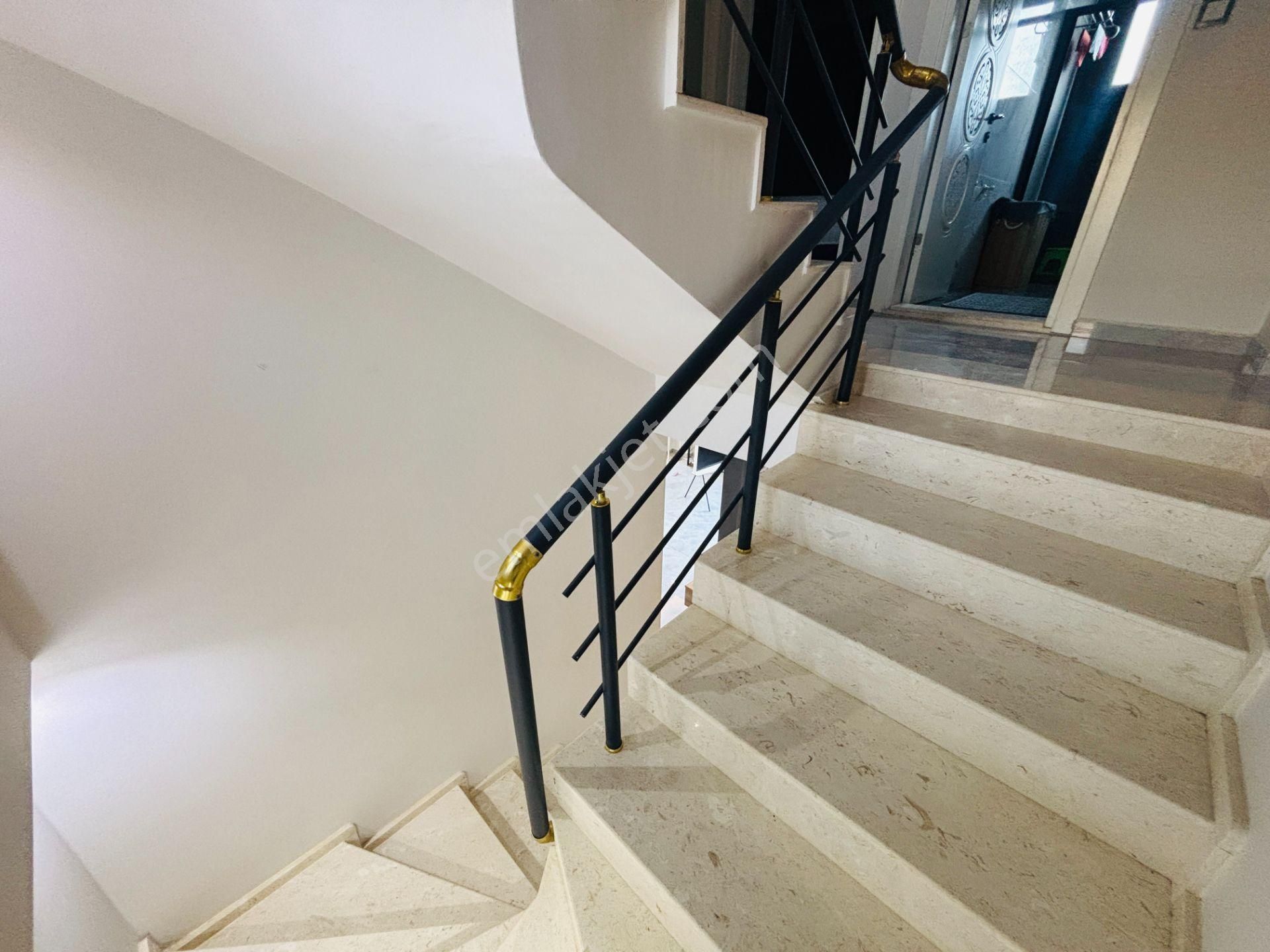 İzmir Seferihisar Atatürk Mahallesi’nde Eşyalı Deniz Manzaralı Havuzlu 4+2 Tripleks Yazlık Villa - Görsel 19