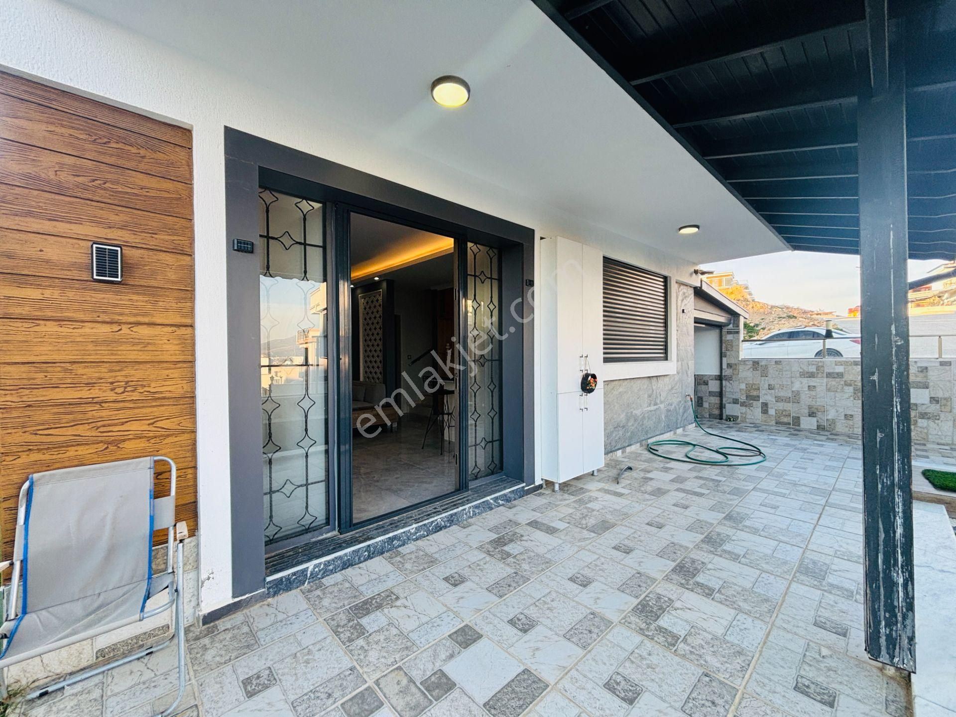 İzmir Seferihisar Atatürk Mahallesi’nde Eşyalı Deniz Manzaralı Havuzlu 4+2 Tripleks Yazlık Villa - Görsel 7