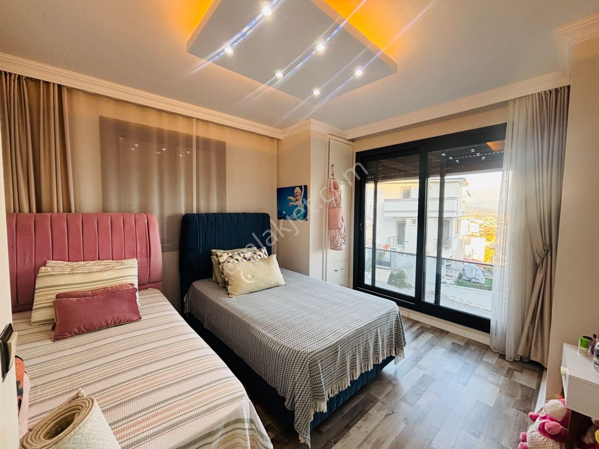 İzmir Seferihisar Atatürk Mahallesi’nde Eşyalı Deniz Manzaralı Havuzlu 4+2 Tripleks Yazlık Villa - Görsel 23