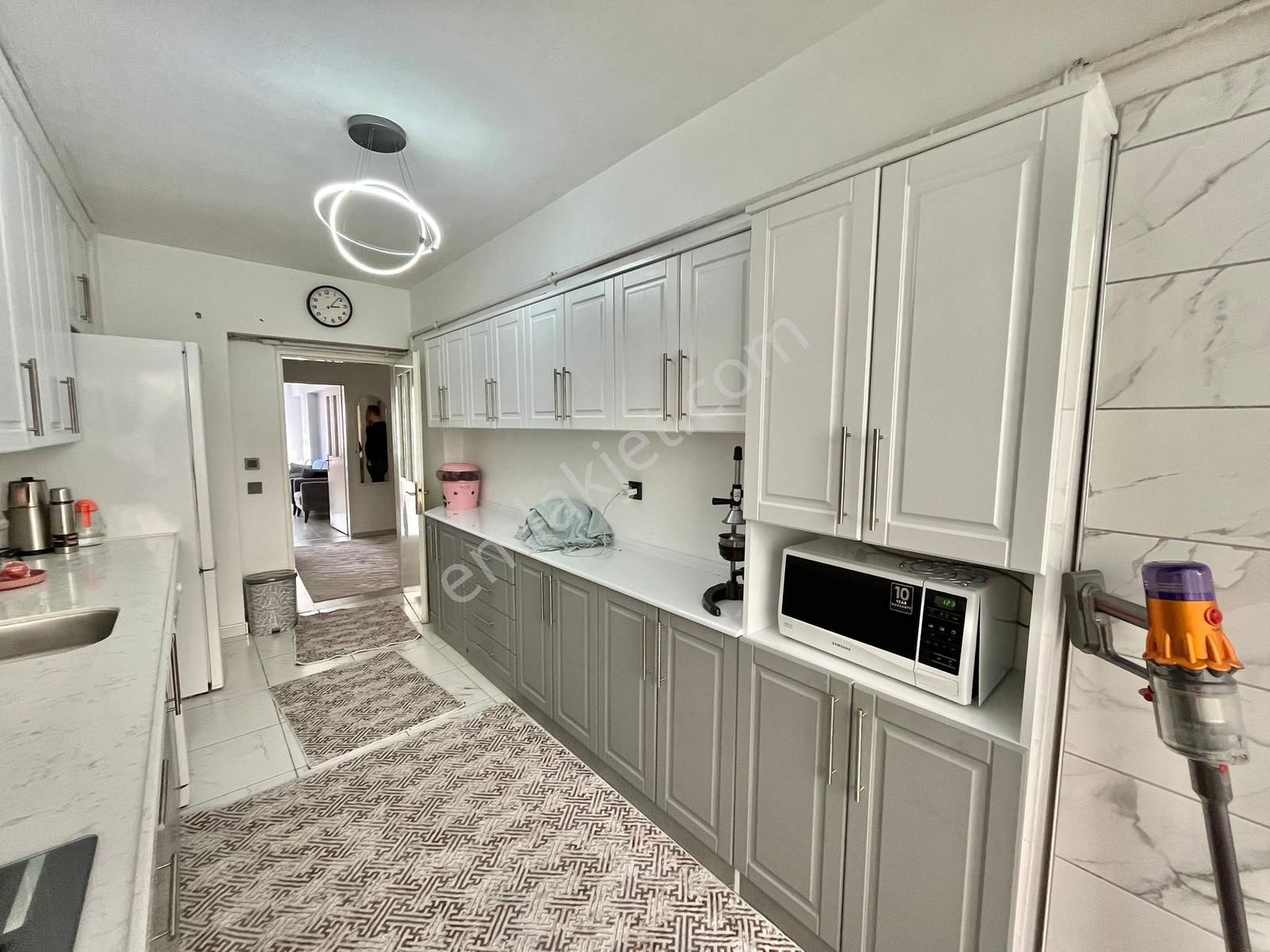 Dutluk Merkeze Yakın Metroya Yürüme Mesafesinde Satılık 3+1