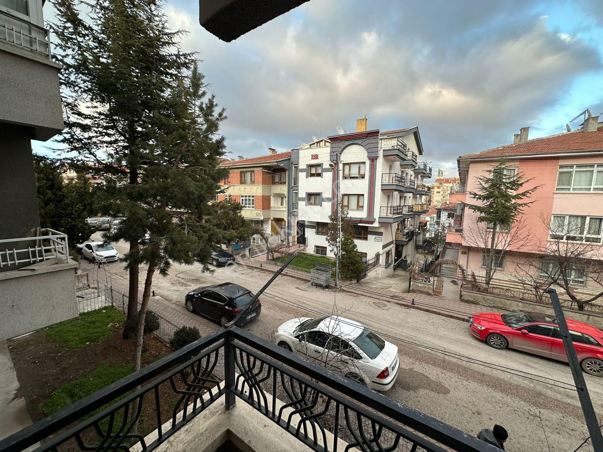Yunus Emre Caddesi + Basın Caddesi Yakını Orta Kat 3+1 Ön Cephe - Görsel 9