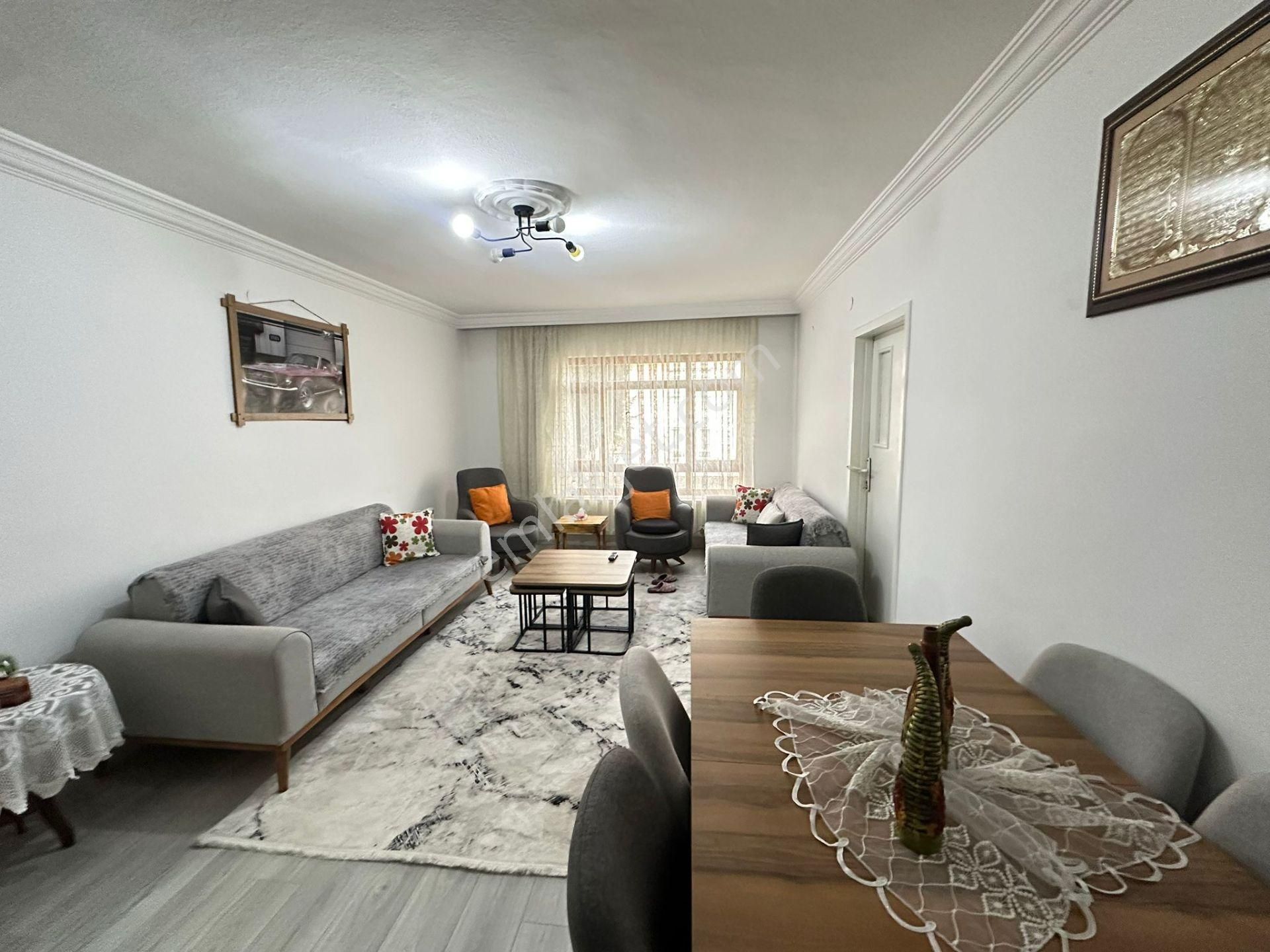 Yunus Emre Caddesi + Basın Caddesi Yakını Orta Kat 3+1 Ön Cephe