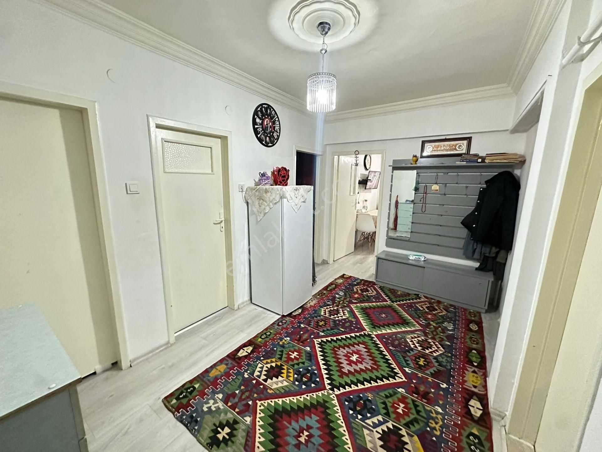 Yunus Emre Caddesi + Basın Caddesi Yakını Orta Kat 3+1 Ön Cephe - Görsel 12