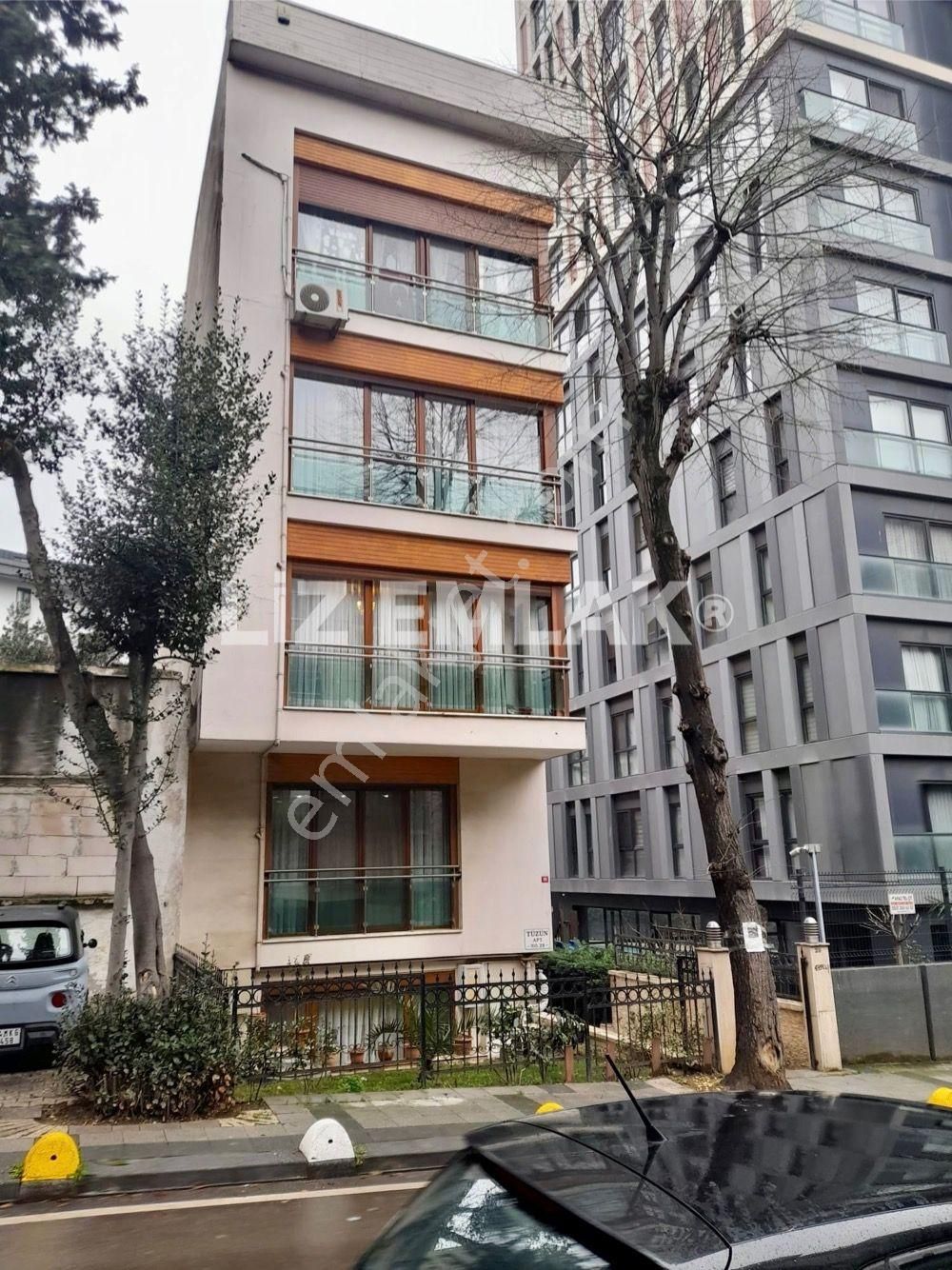 Suadiye'de Az Katlı Butik Binada Çok Özel 80 M2 Net 2+1 Daire