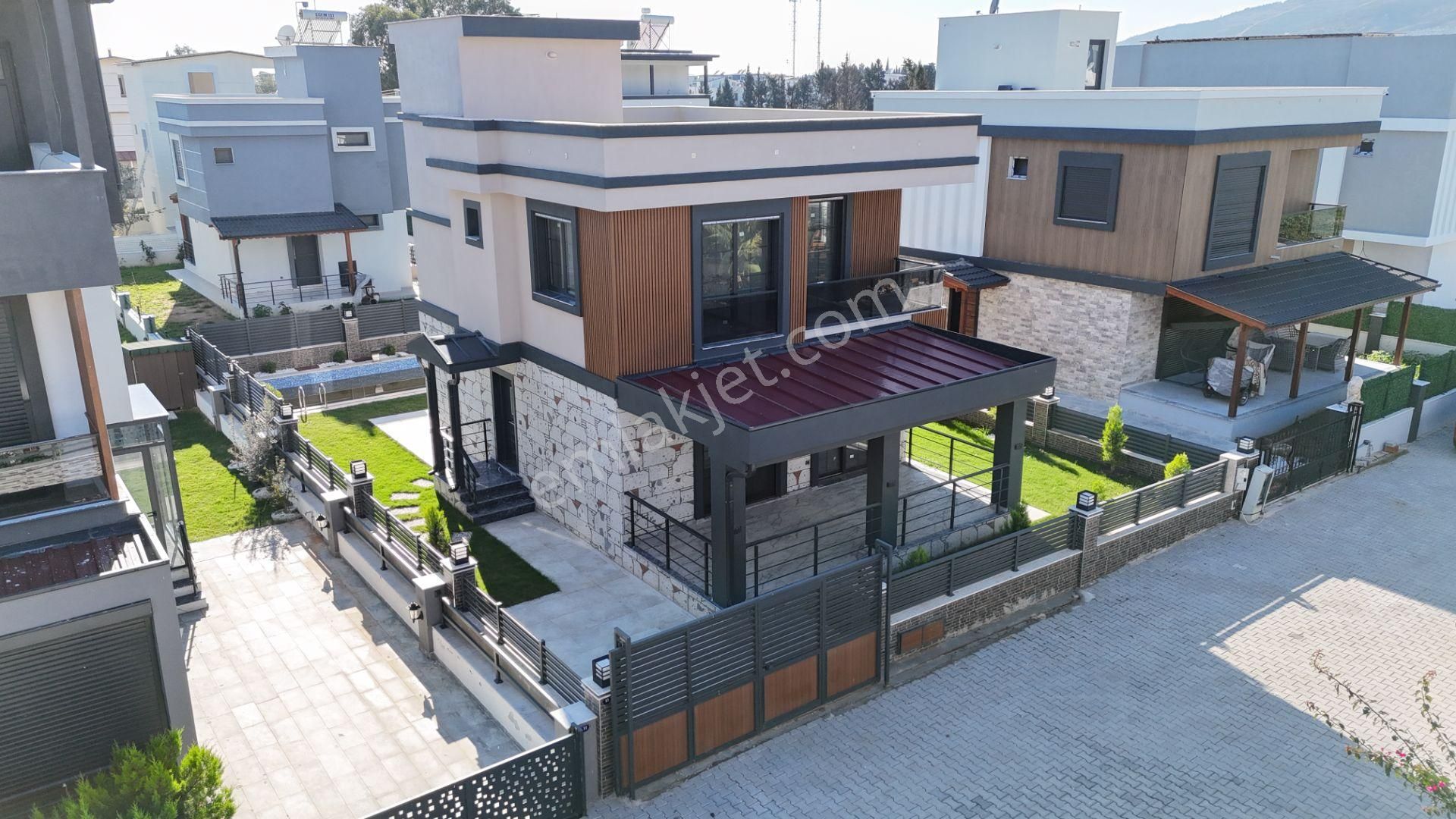 İzmir Seferihisar Doğanbey'de Bağımsız Havuzlu Geniş Bahçeli Satılık 3+1 Villa - Görsel 3