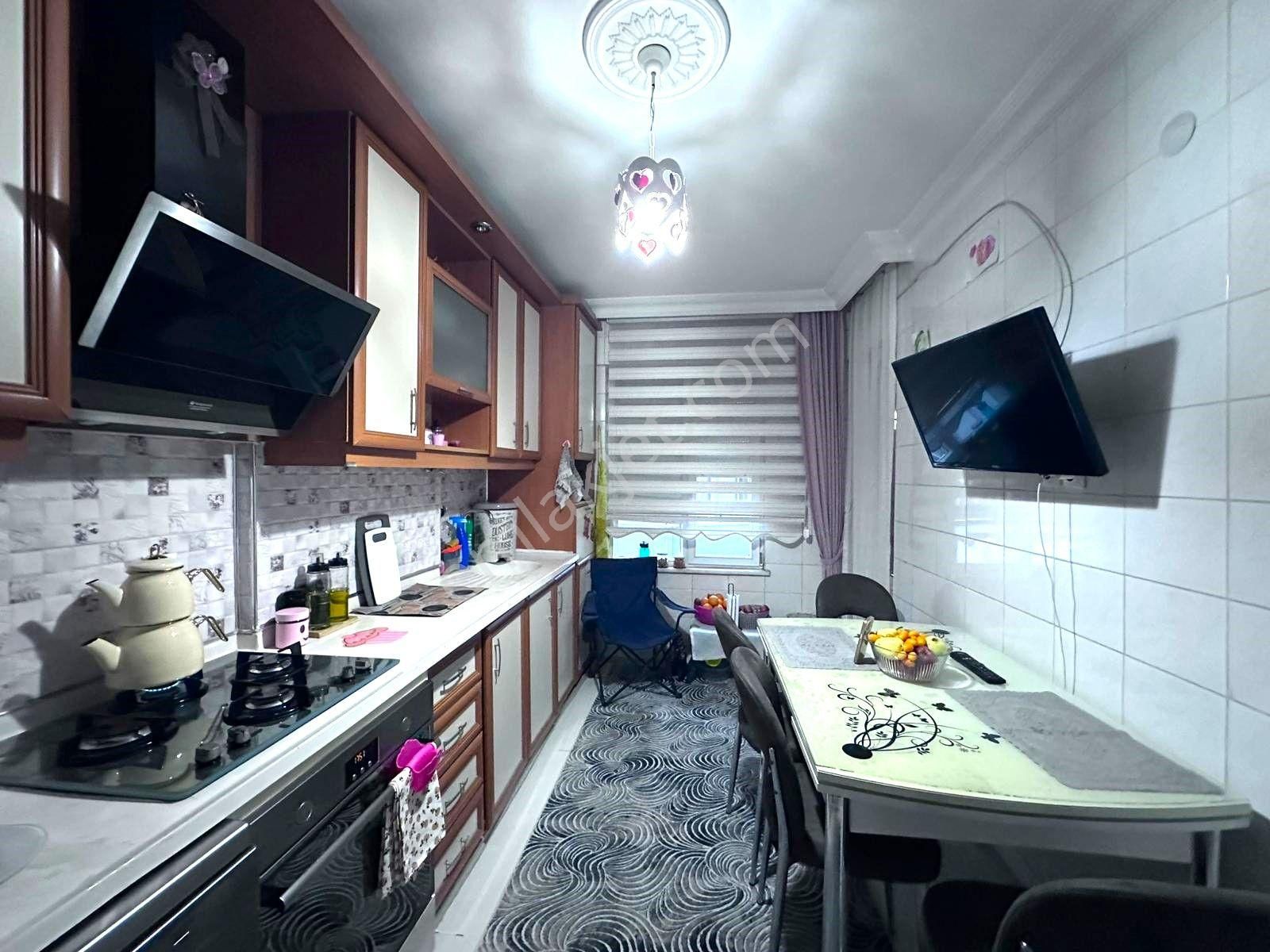 ꧁ay Emlaktan꧂akçay Merkezde Denize Yakın Ön Cephe Ayrı Mutfak Çift Balkon Satılık 3+1 Tasarım Daire - Görsel 11