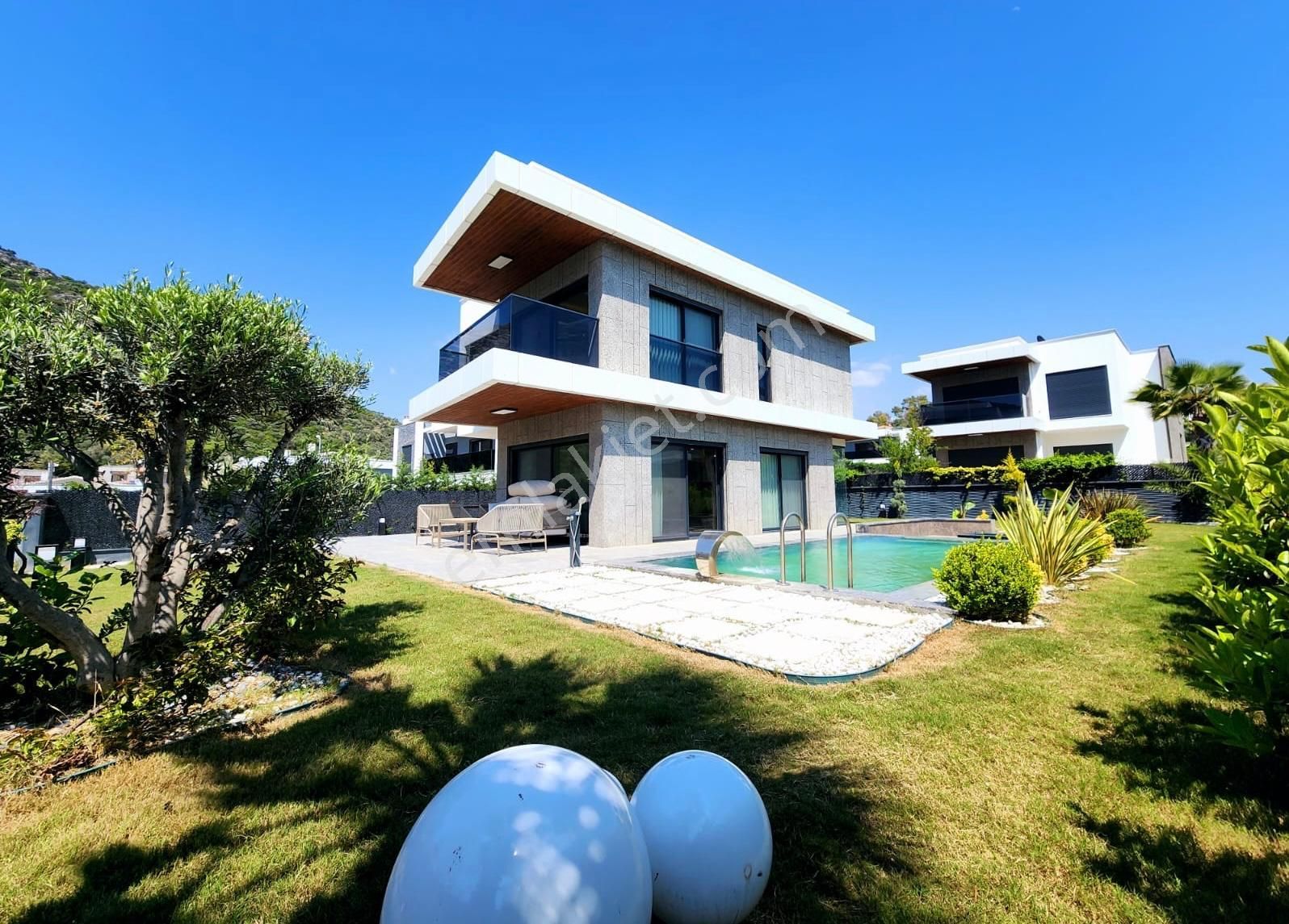 Kuşadası'nda Satılık Özel Havuz, Doğalgazlı 4+1 Müstakil Villa - Görsel 2