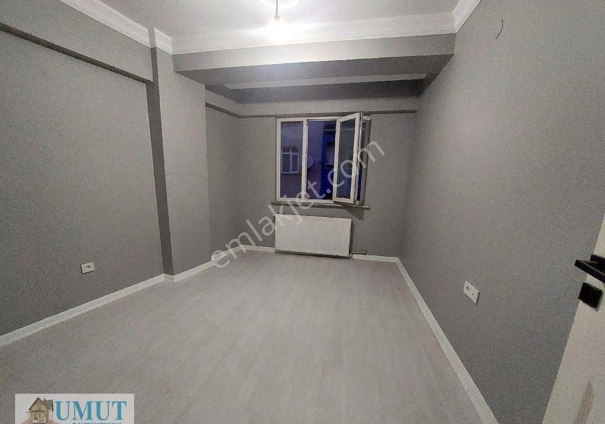 Gaziosmanpaşa Küçükköy Yeni Mah De Acil Satılık Daire 3.kat 2+1 85 M2 - Görsel 3