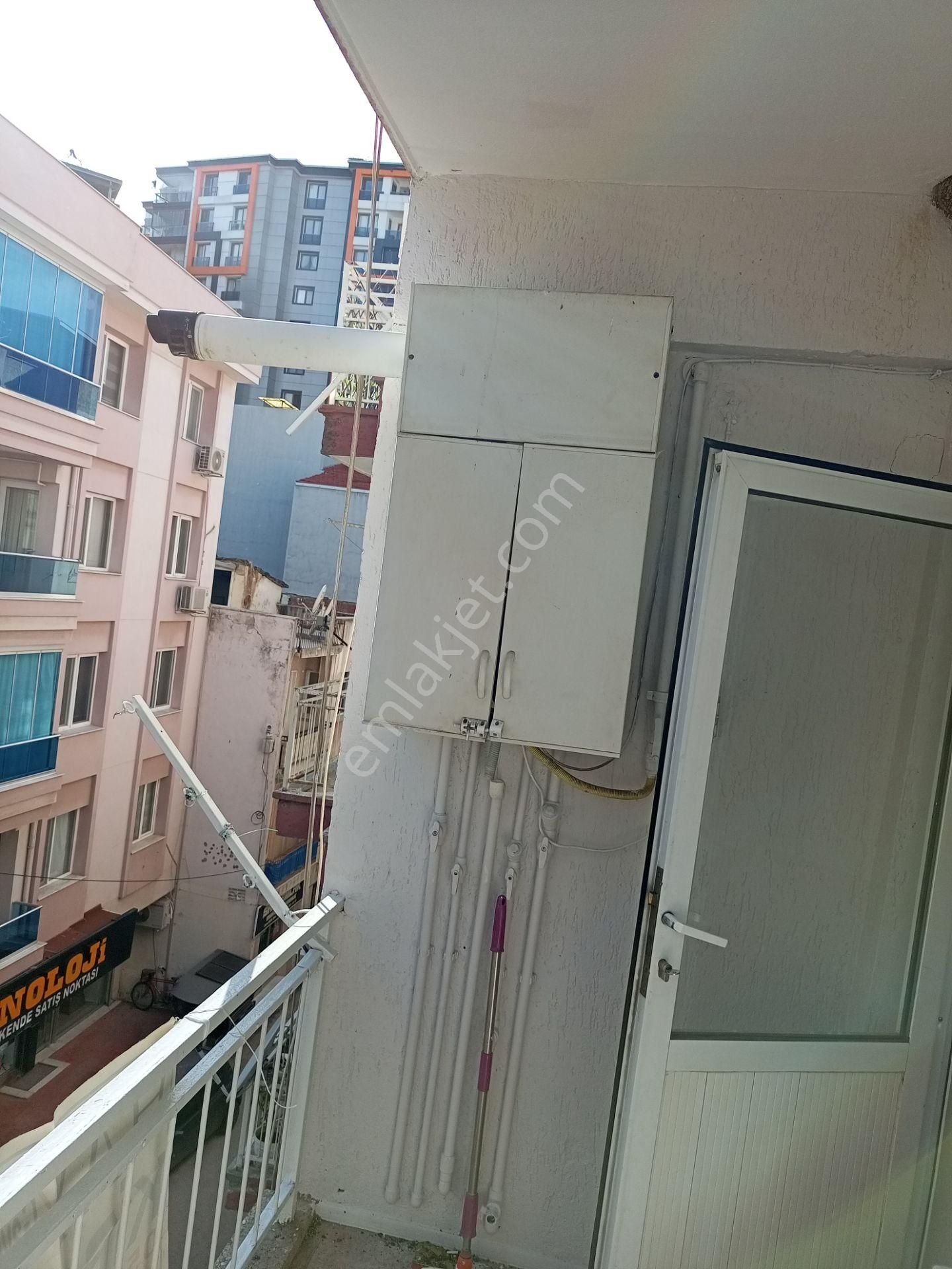 Menemen Kasımpaşa Mahallesinde Çarşı Merkez De Kiralık 2+1 Ara Kat Daire - Görsel 4