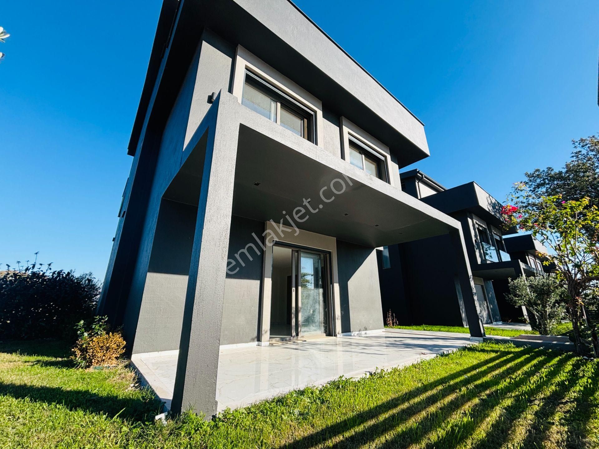 İzmir Seferihisar Atatürk Mahallesi’nde Denize Sıfır Müstakil Tapulu 3+1 Tripleks Yazlık Villa - Görsel 11